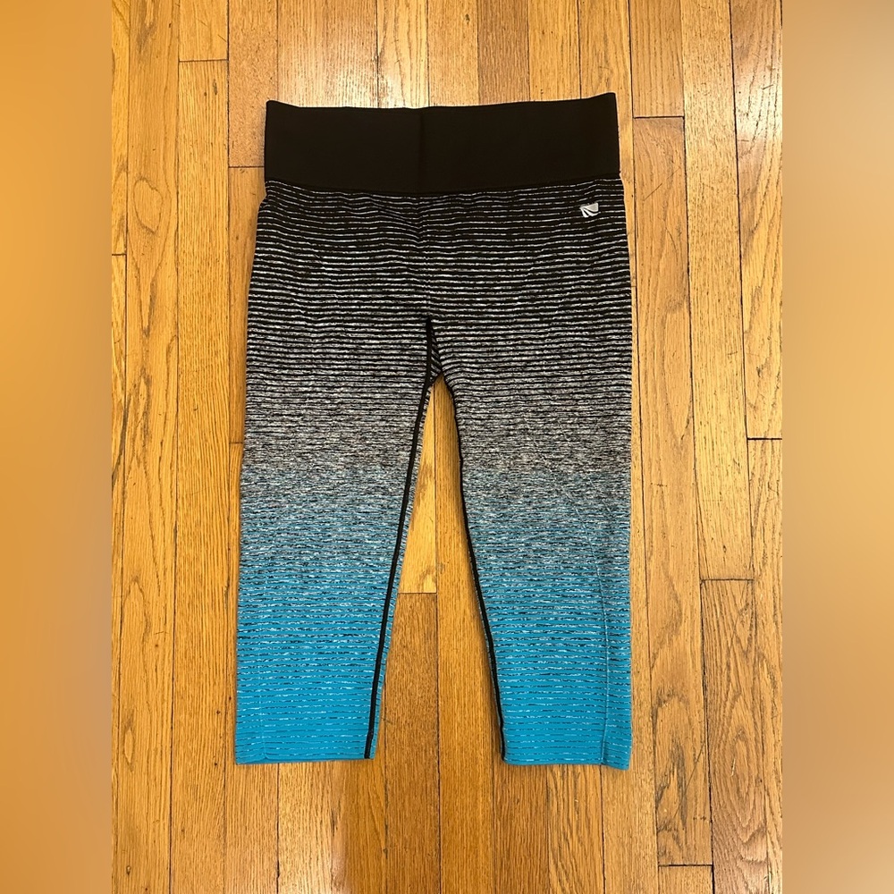 Marika Women’s Black and Blue Gradient Capri Leggings. Women’s Size XL